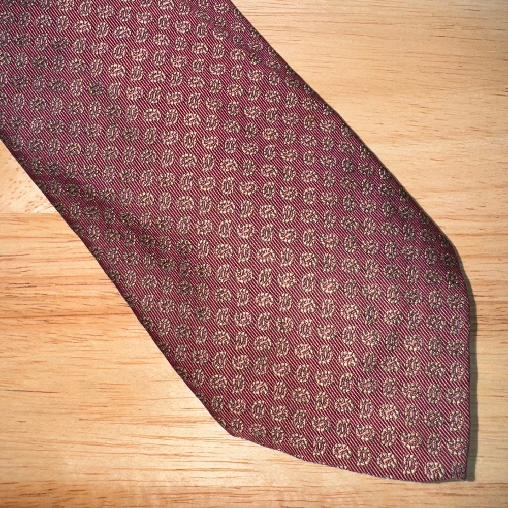 Robert Talbott for Paul Simon Men's Silk Tie Soft Burgandy Gold Mini Paisley - Picture 2 of 8